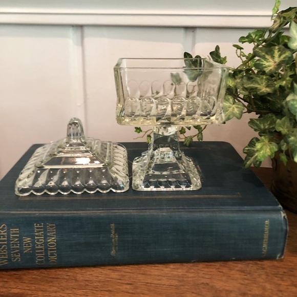 Vintage Clear Glass Wedding Box by Jeannette Covered Dish Square Pedestal - Picture 2 of 4